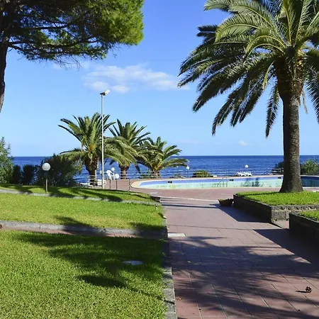Spacious With Sea View In 120 M² Pool Giardini Naxos