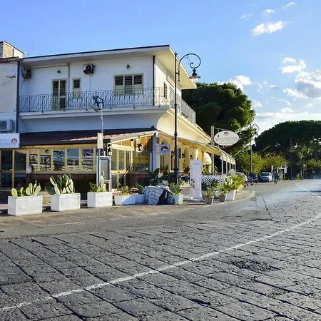 Spacious With Sea View In 120 M² Pool Appartamento